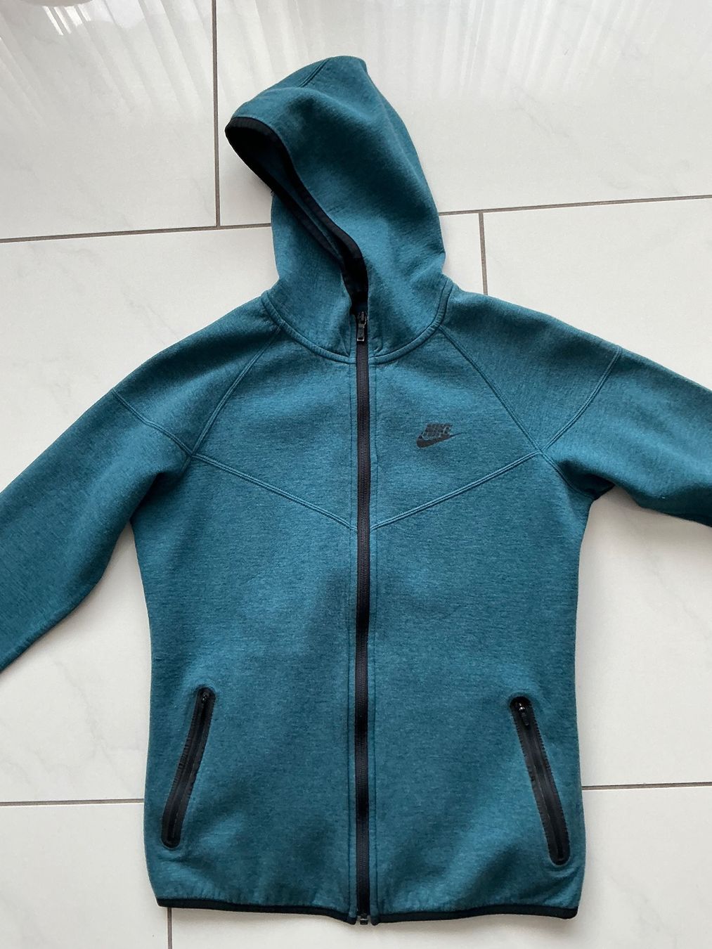 Nike Vestes: Nike Jacke Gr.L – D'occasion à Biel-Benken BL par Sahra1 1