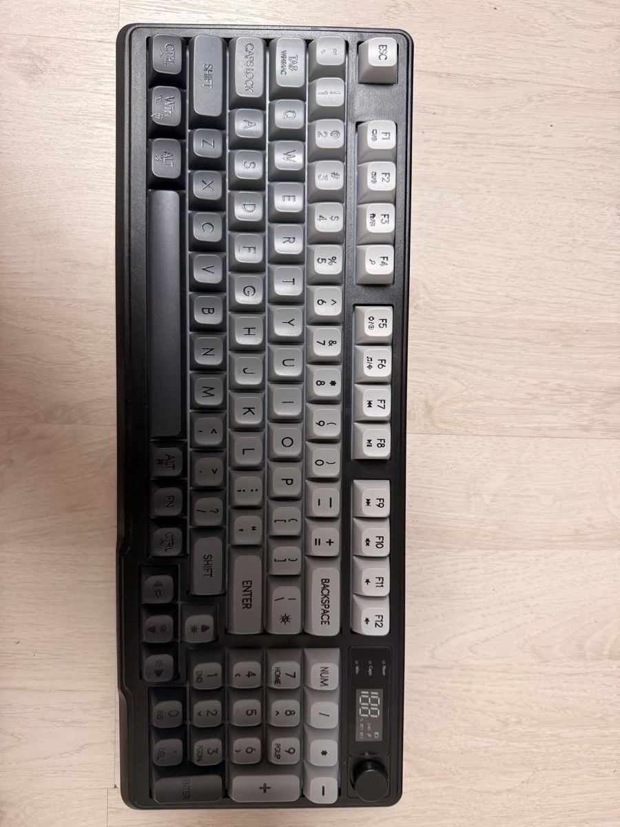 PCs: Komplettes Gaming Setup mit Tisch – Neu (gemäss Beschreibung) aus Matzingen von nicole.zlf 4