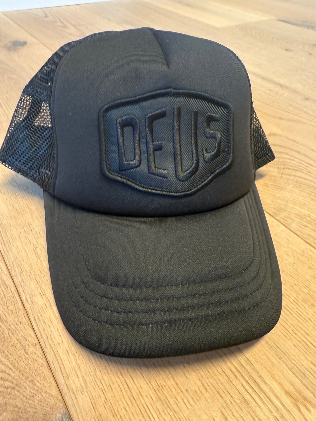 Altro in  Abbigliamento & Accessori: Deus Ex Machina Trucker Cap Schwarz – Nuovo (secondo la descrizione) da Baar venduto da pepote