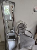 Sessel und Spiegel Vintage