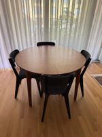 Esstisch mit Stuhl / Table à manger avec chaises