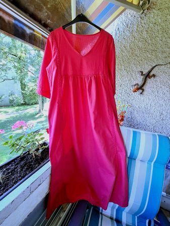 Damen Kleid pink mit V-Ausschnitt -Neu