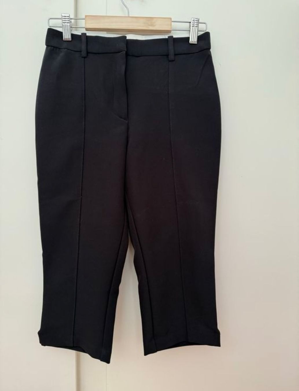 H&M Pantaloni: Black Capri Pants, unworn – Nuovo (secondo la descrizione) da Zürich venduto da jac_qw7q 1