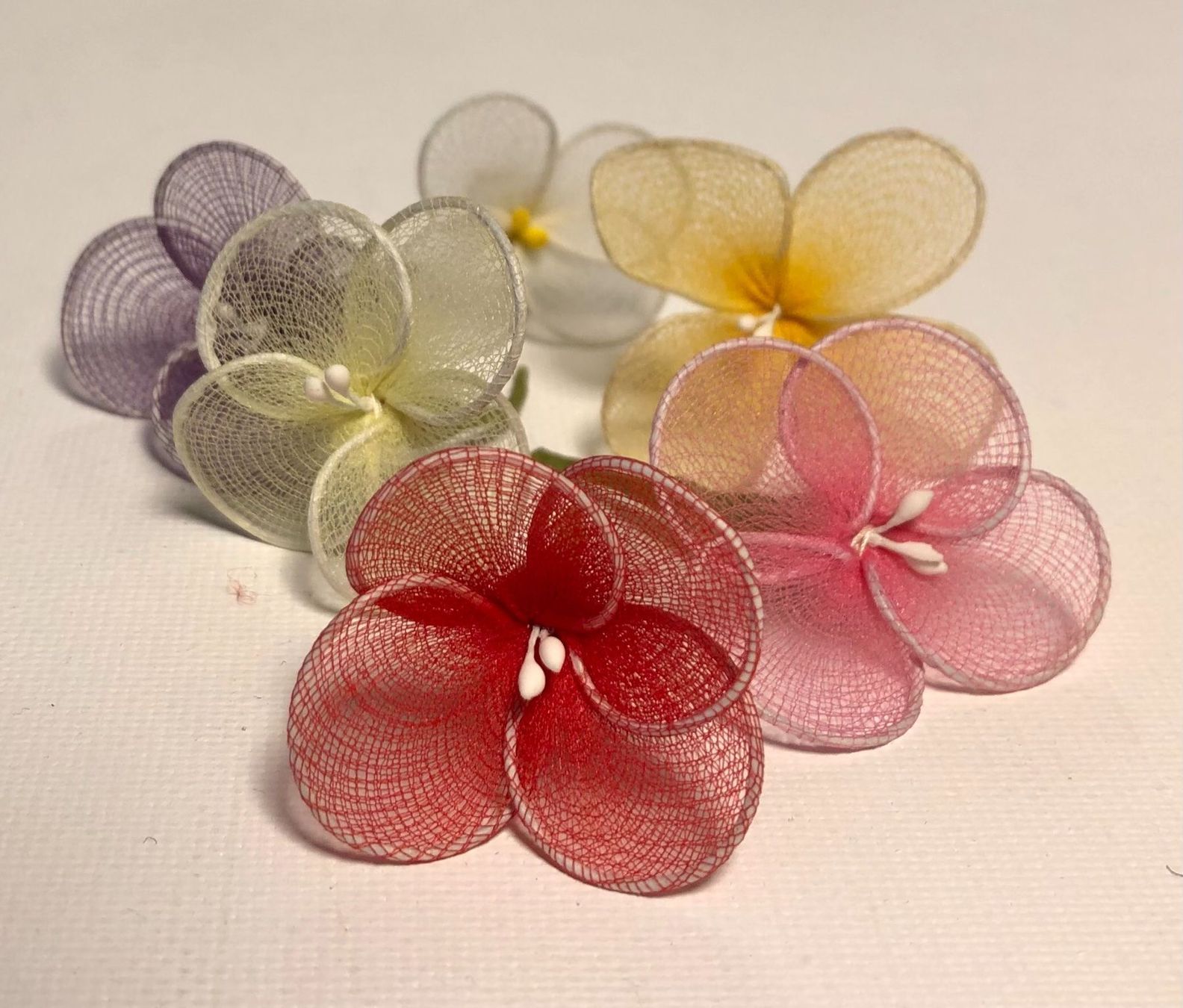 Tutte le decorazioni: Handgemachte Blüten aus Nylonmaterial klein – Nuovo (secondo la descrizione) da Zürich venduto da rsa_dv8r 1