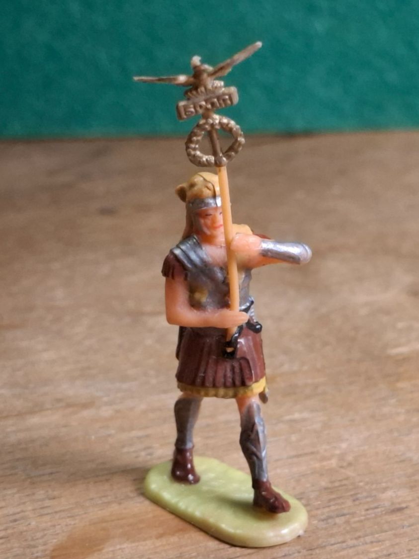Elastolin Spielzeuge: Elastolin Römer Legionär Ritter Soldat Spielfigur - Mini – Gebraucht aus Schlieren von Svenja7