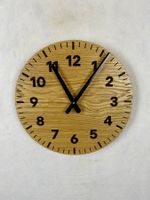Wanduhr Holz Eiche Zahlen schwarze Zeiger