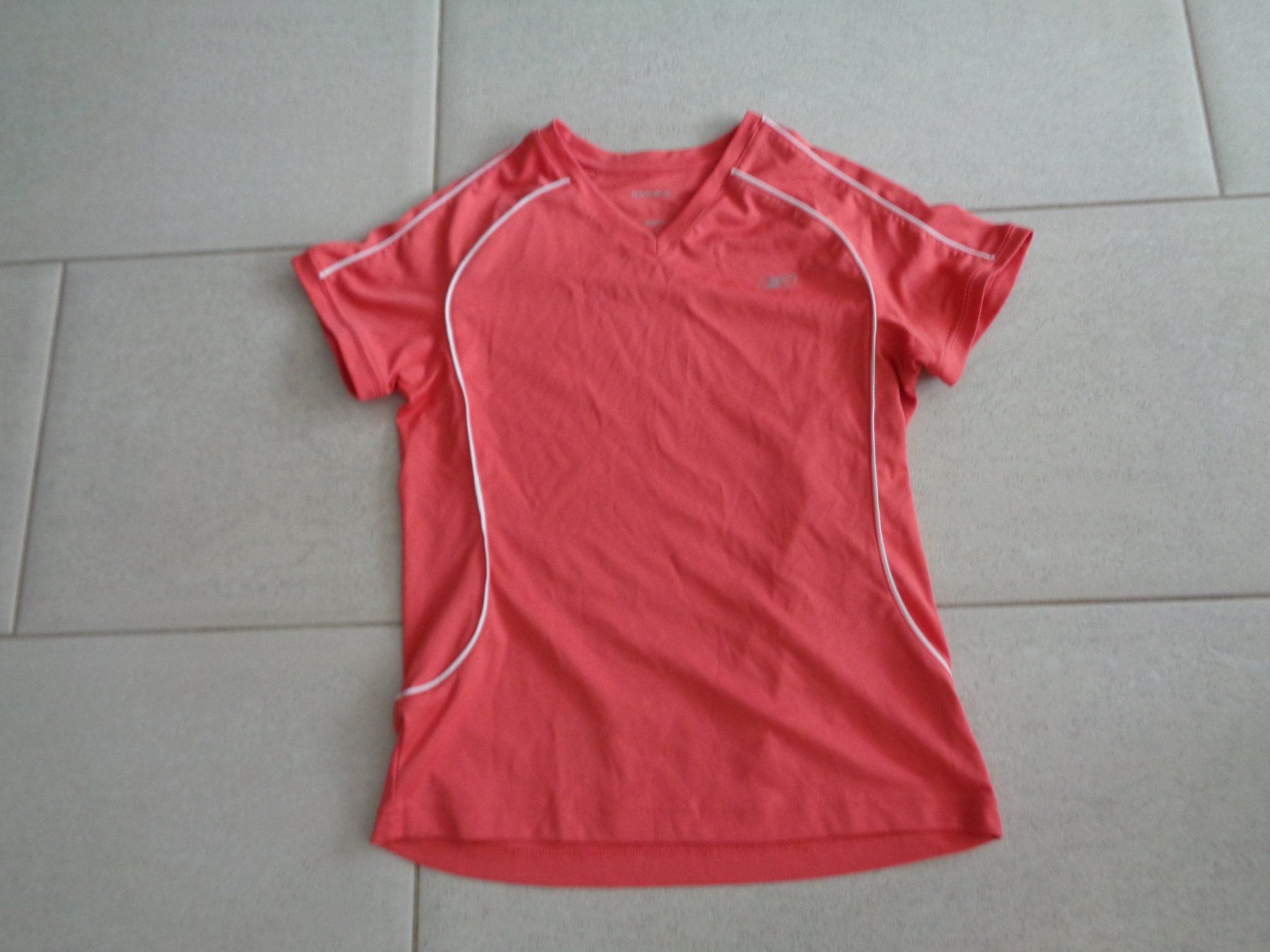 Reebok T-shirt: REEBOK SHIRT GR.S – Usato da Rotkreuz venduto da Samballi