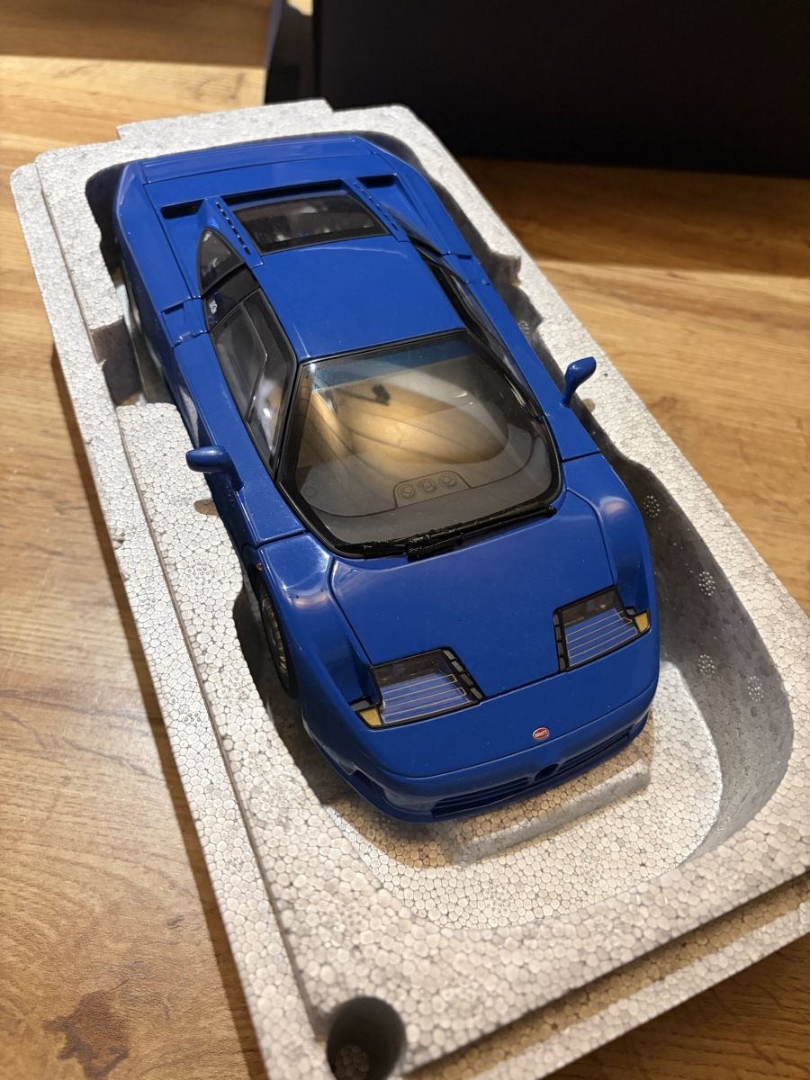 Autoart Modellini d'auto: Autoart Bugatti EB110 GT – Nuovo (secondo la descrizione) da Develier venduto da tia_kj9p 1