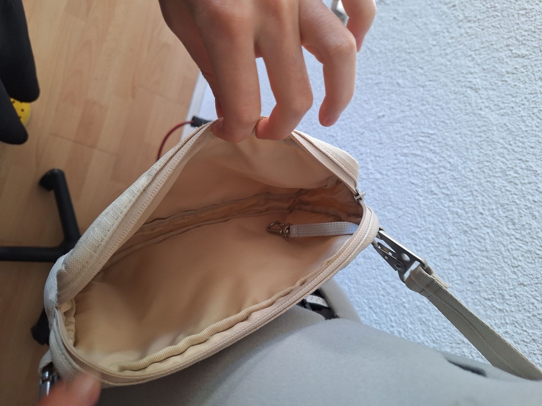 Taschen: Beige Umhängetasche – Gebraucht aus Teufenthal AG von boebe071 2