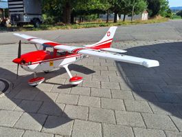Cessna Skylane 182 von Phoenix Model