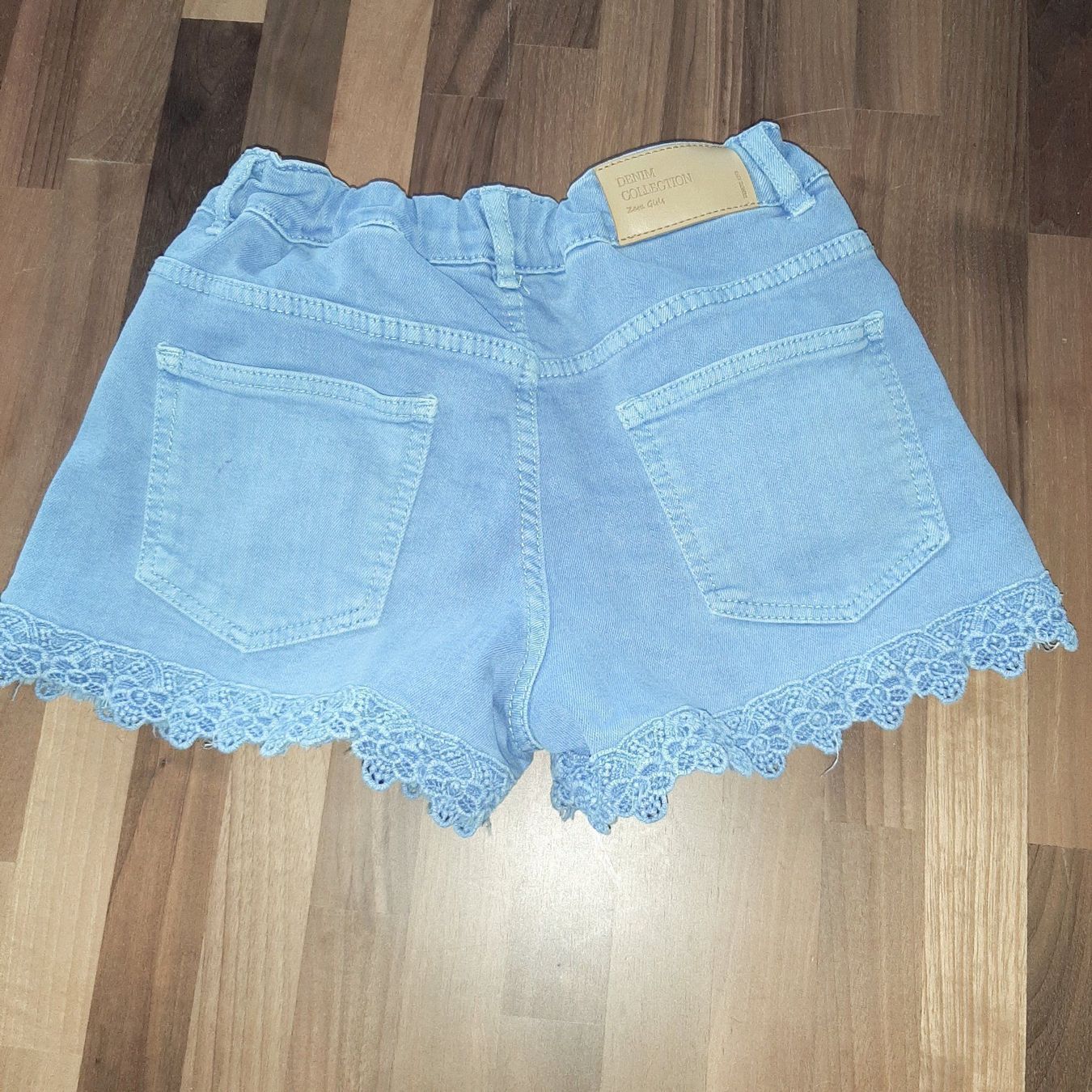 Zara Pantaloni: Shorts von ZARA, Grösse 134 – Usato da Niederscherli venduto da 20sydney02 1