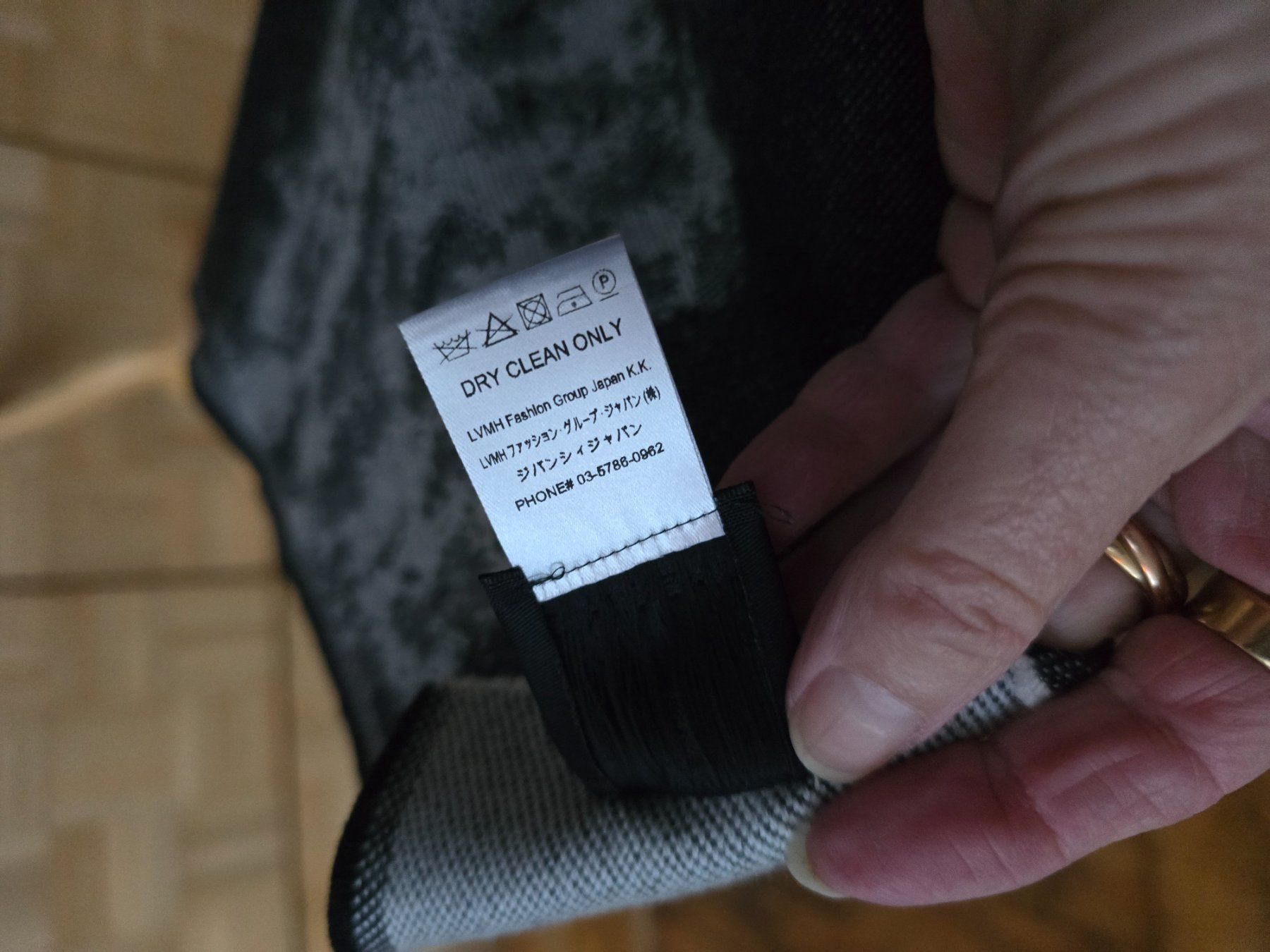Givenchy Foulard & Sciarpe: Givenchy Schal – Nuovo (secondo la descrizione) da Bottmingen venduto da sandy_2 6