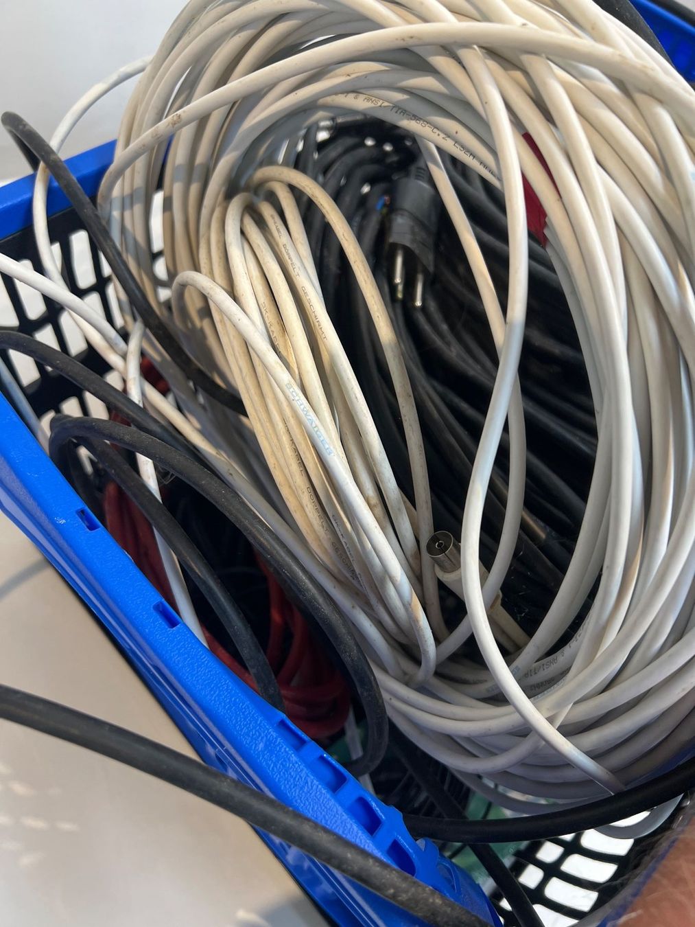 Kabel: 017 Posten diverse Kabel – Gebraucht aus Wangen an der Aare von TBYN 2