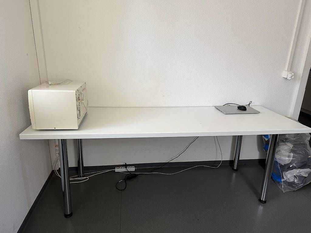 Scrivanie: Bürotisch zu verschenken – Usato da Sursee venduto da man_t6lz
