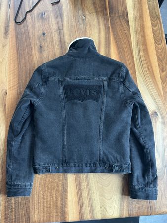 Levis Jeansjacke Schwarz mit Fell