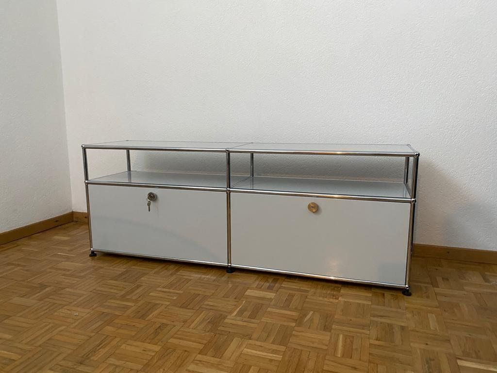 USM Mobili TV: USM TV Lowboard Lichtgrau oder in Mattsilber – Usato da Zürich venduto da LUXUS2020
