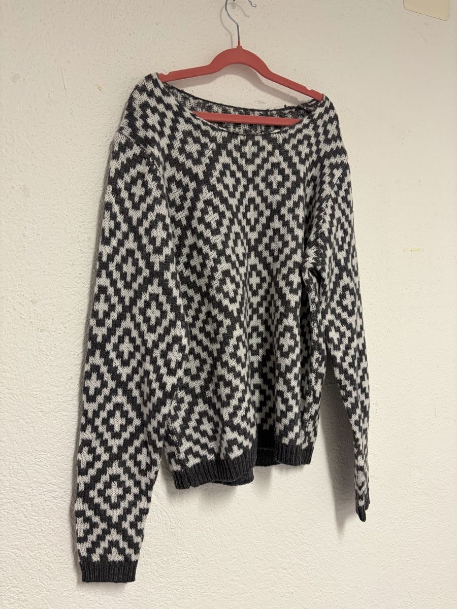 Pulls & Sweat-shirts: Geometric Pattern Pullover Grey and White Round Neck – D'occasion à Avenches par outlet_avenches 1