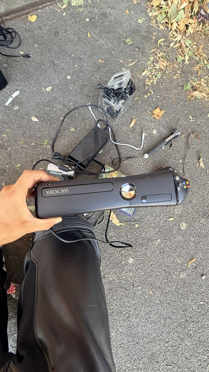 Konsolen: Xbox 360 Console Bundle with Controller and Kinect Used – Gebraucht aus Winterthur von Alawi_47 1