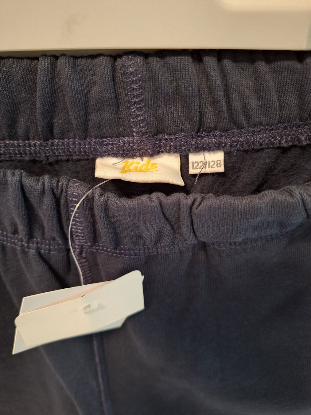 Pantaloni: Trainerhose,, Gr. 122/128, Neu mit Etikett – Nuovo e nell'imballaggio originale da Biberist venduto da rospel 1