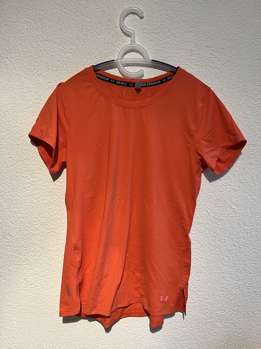 Under Armour T-shirt: Under Armour Shirt Iso-Chill – Nuovo (secondo la descrizione) da Meilen venduto da mogli_luna