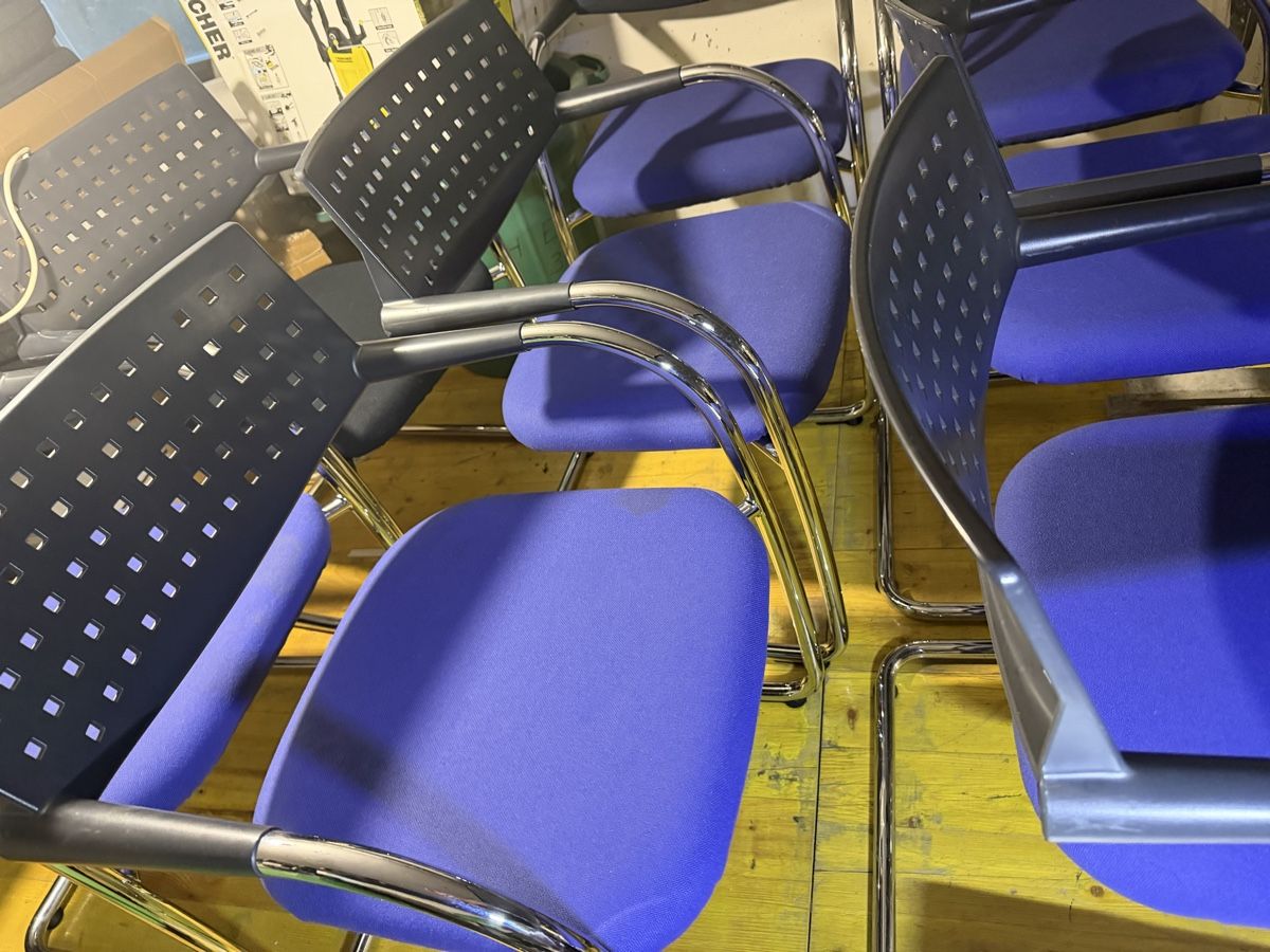 Vitra Sedie: 8 Vitra Freischwinger in blau – Usato da Zürich venduto da Zvijerka 2