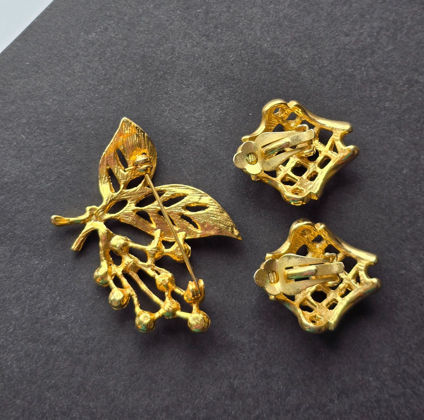 Altri gioielli: Vintage Schmuck Brosche + Ohrclips – Usato da Rheinau venduto da MakalekaAloha 4