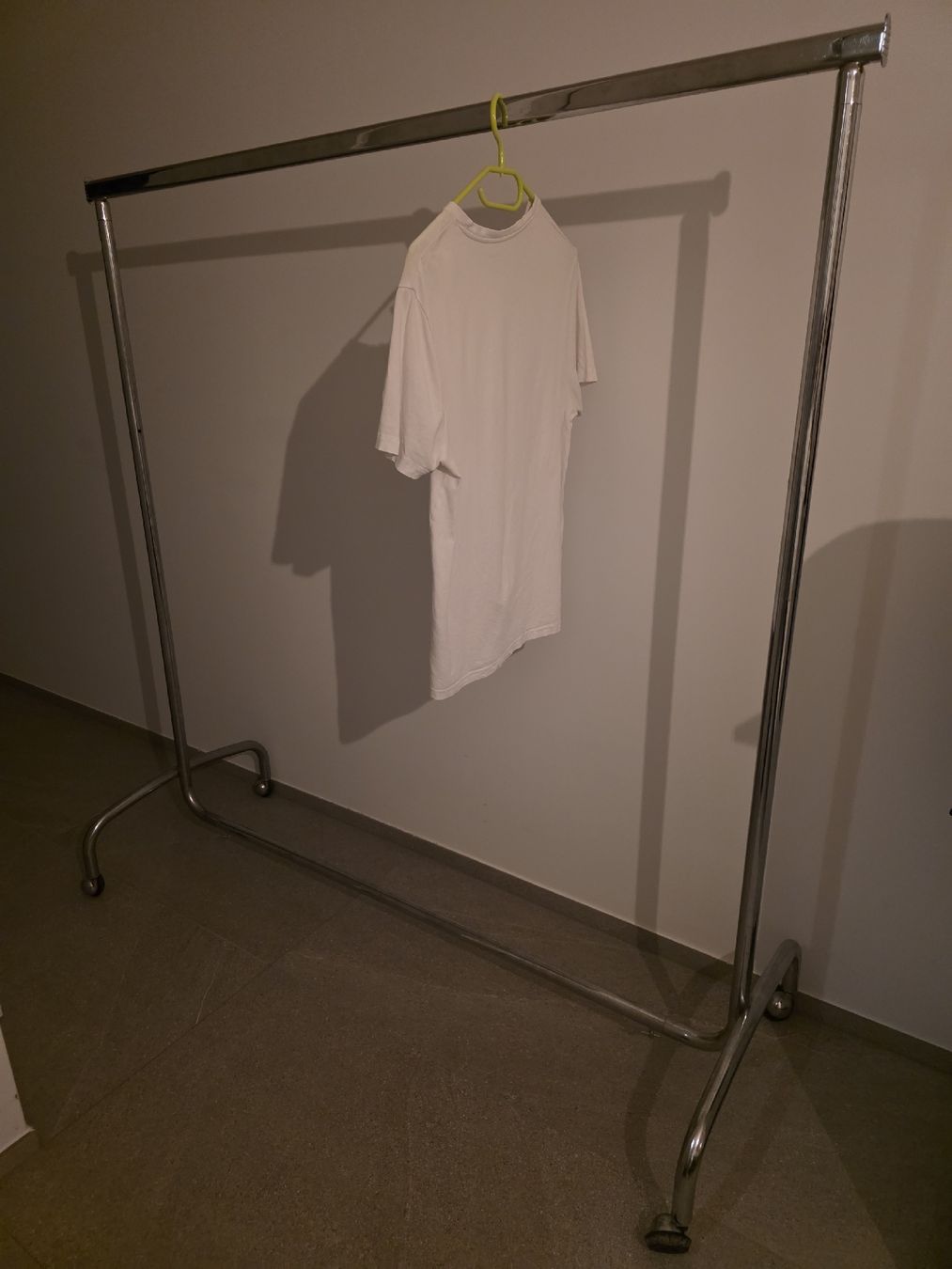 Altro in Decorazioni & Accessori: Verstellbare Kleiderstange Chrom - flexibel & stabil! – Usato da Güttingen venduto da snoopjam