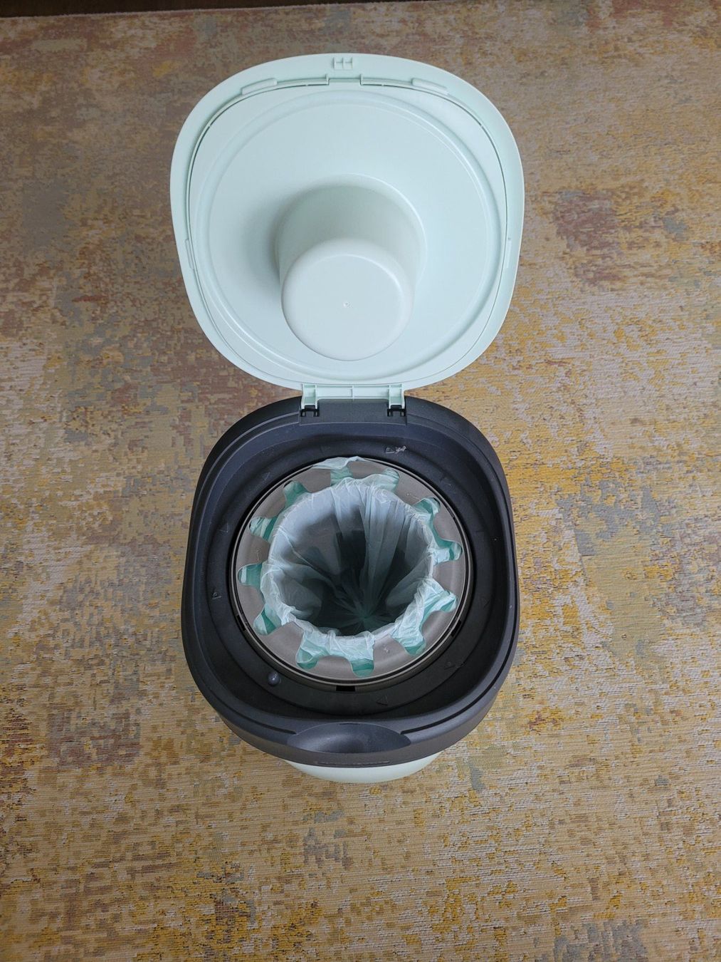 Tommee Tippee Cestini per rifiuti: Windeleimer Tommee Tippee Twist & Click Advanced, Grün – Usato da Baar venduto da rjfhz90