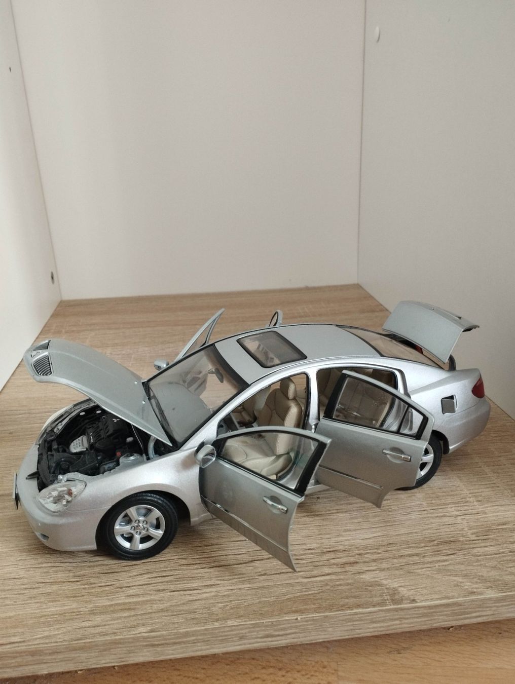 Mitsubishi Modellini d'auto: Mitsubishi Galant - full openings – Usato da Chur venduto da oriori 2