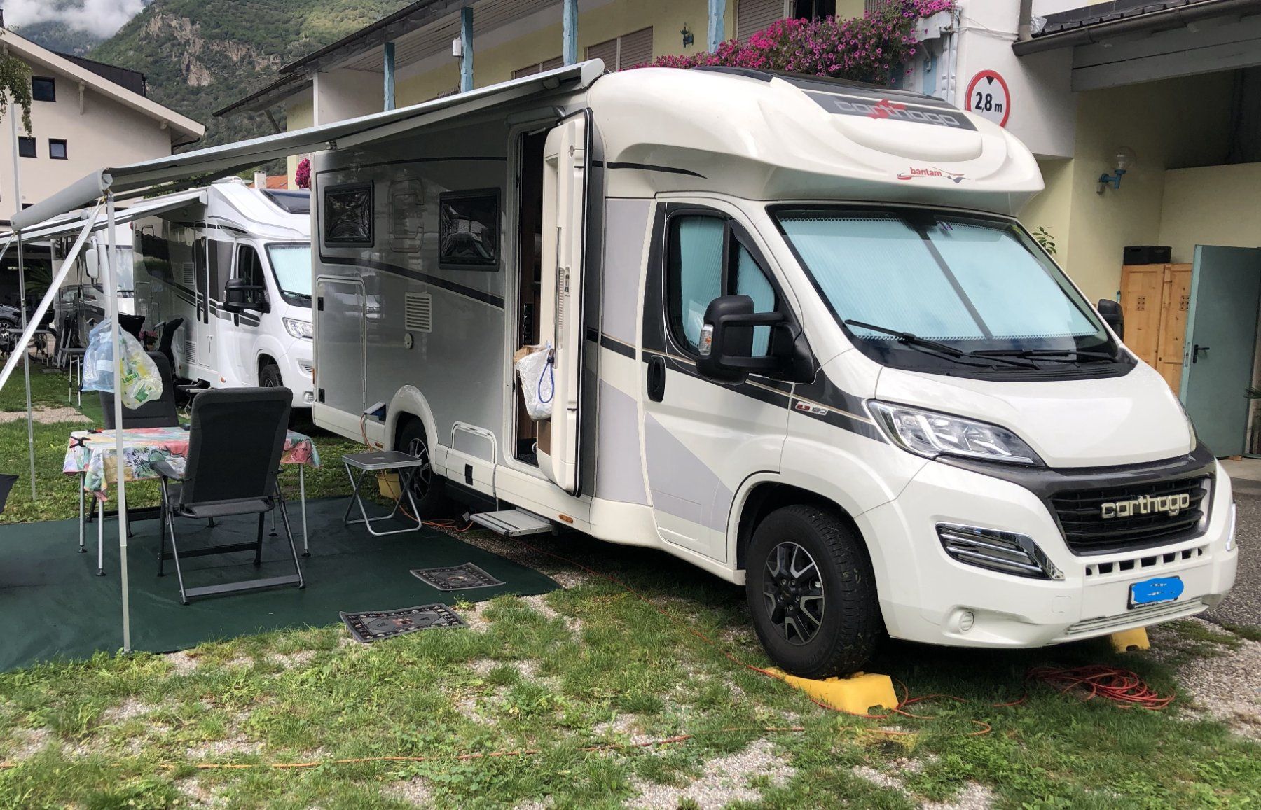 Carthago Veicoli da campeggio: Wohnmobil Carthago c - tourer T 143 LE – Usato da Füllinsdorf venduto da Kater46 1