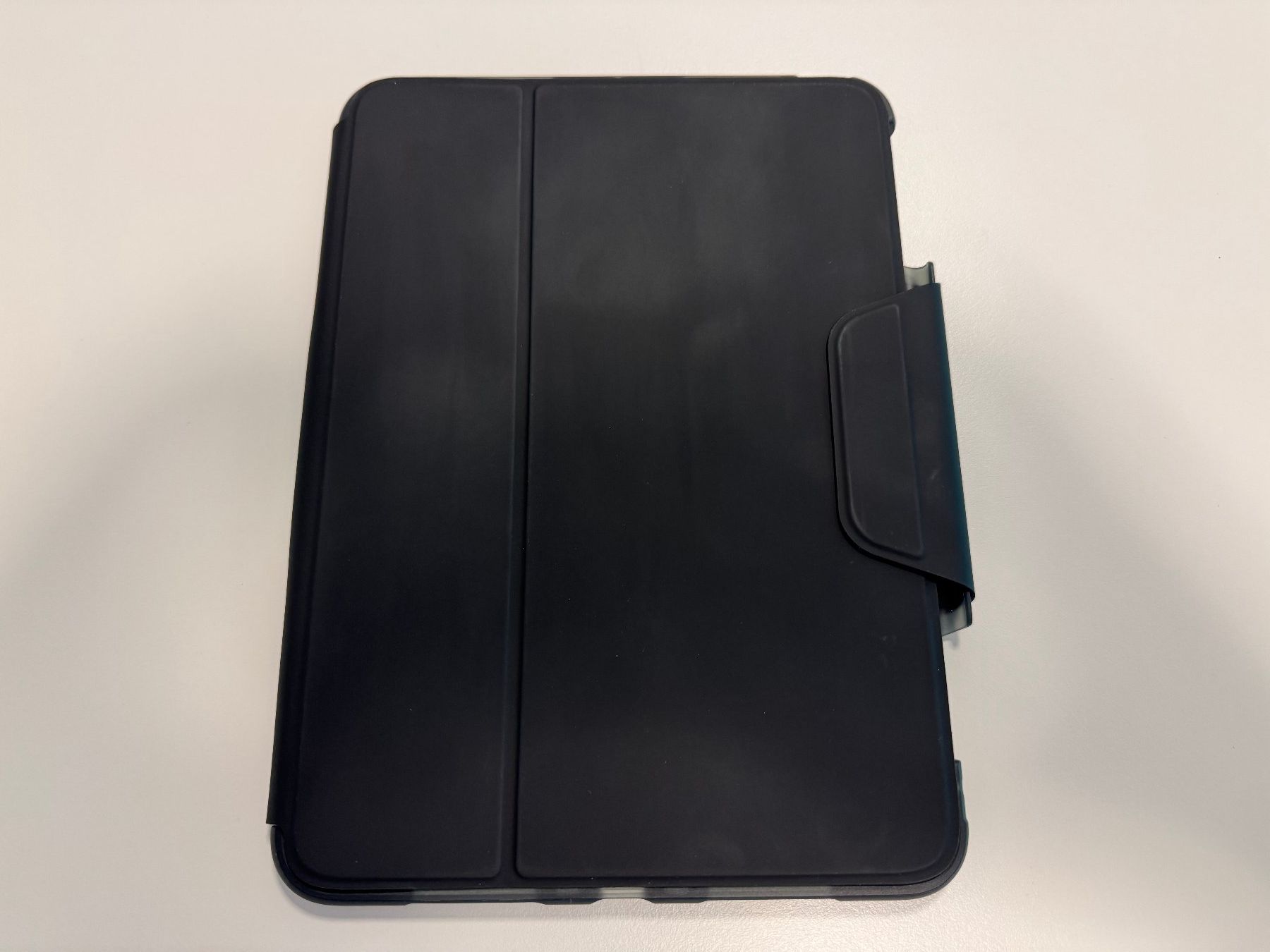 Apple Covers & Taschen: Tech21 FlexFolio Tint Case für 11" iPad Pro – Gebraucht aus Boll von mafo08 1