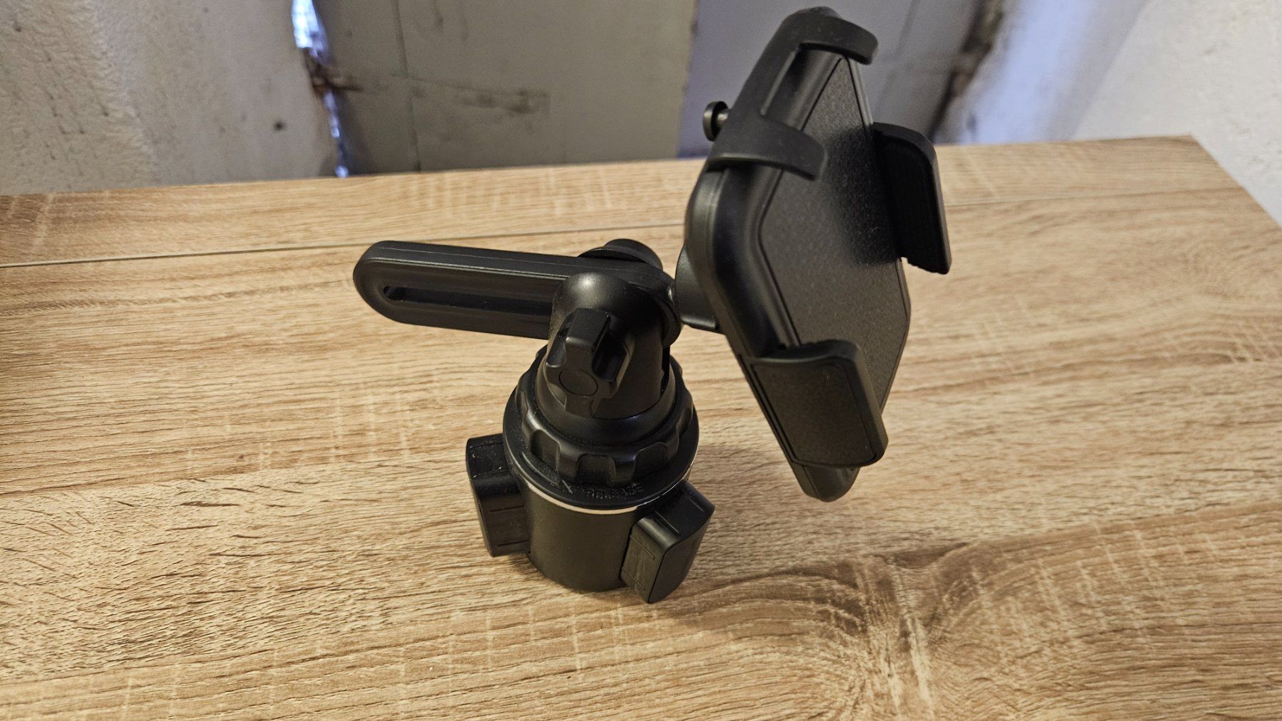 Halterungen: Supporto x smartphone da auto x porta bicchieri – Gebraucht aus Melano von H-Sara