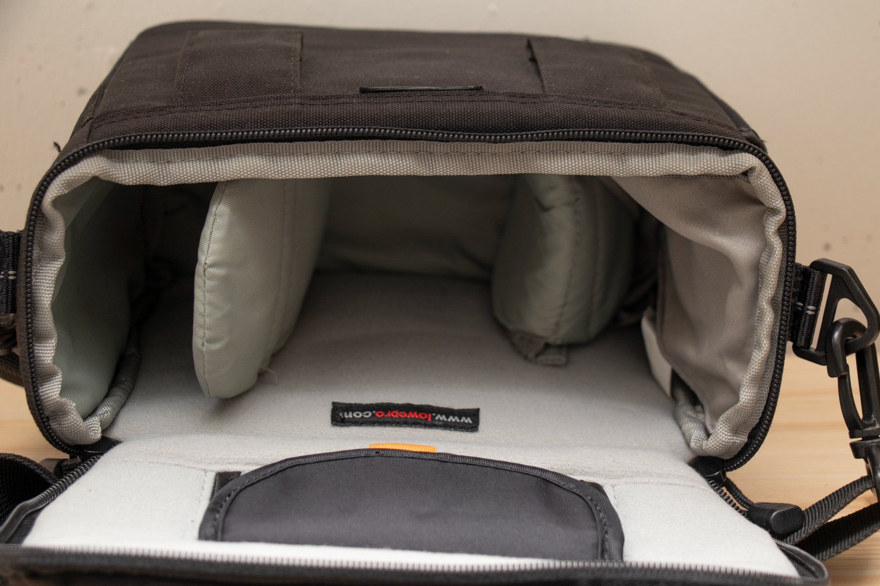 Lowepro Borse: LOWEPRO Camera Bag  Kameratasche Tasche – Usato da Emmen venduto da chromaton 2