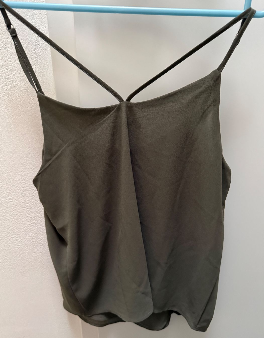 Only Top: Trägershirt Olive von Only – Usato da Hunzenschwil venduto da Reche71 1