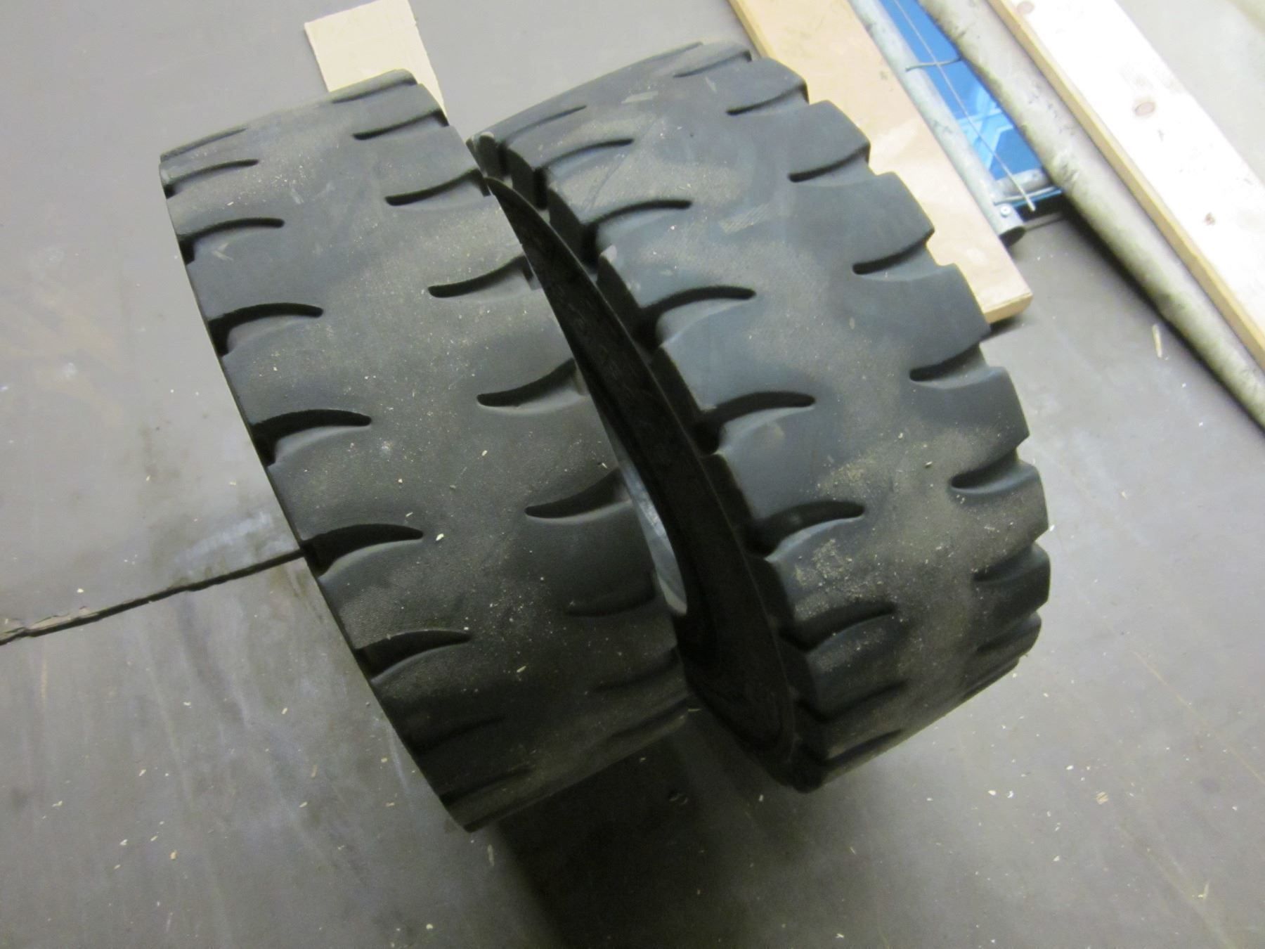 Carrelli elevatori e a forche: Stapler Pneu – Usato da Aarau venduto da LM-Handel
