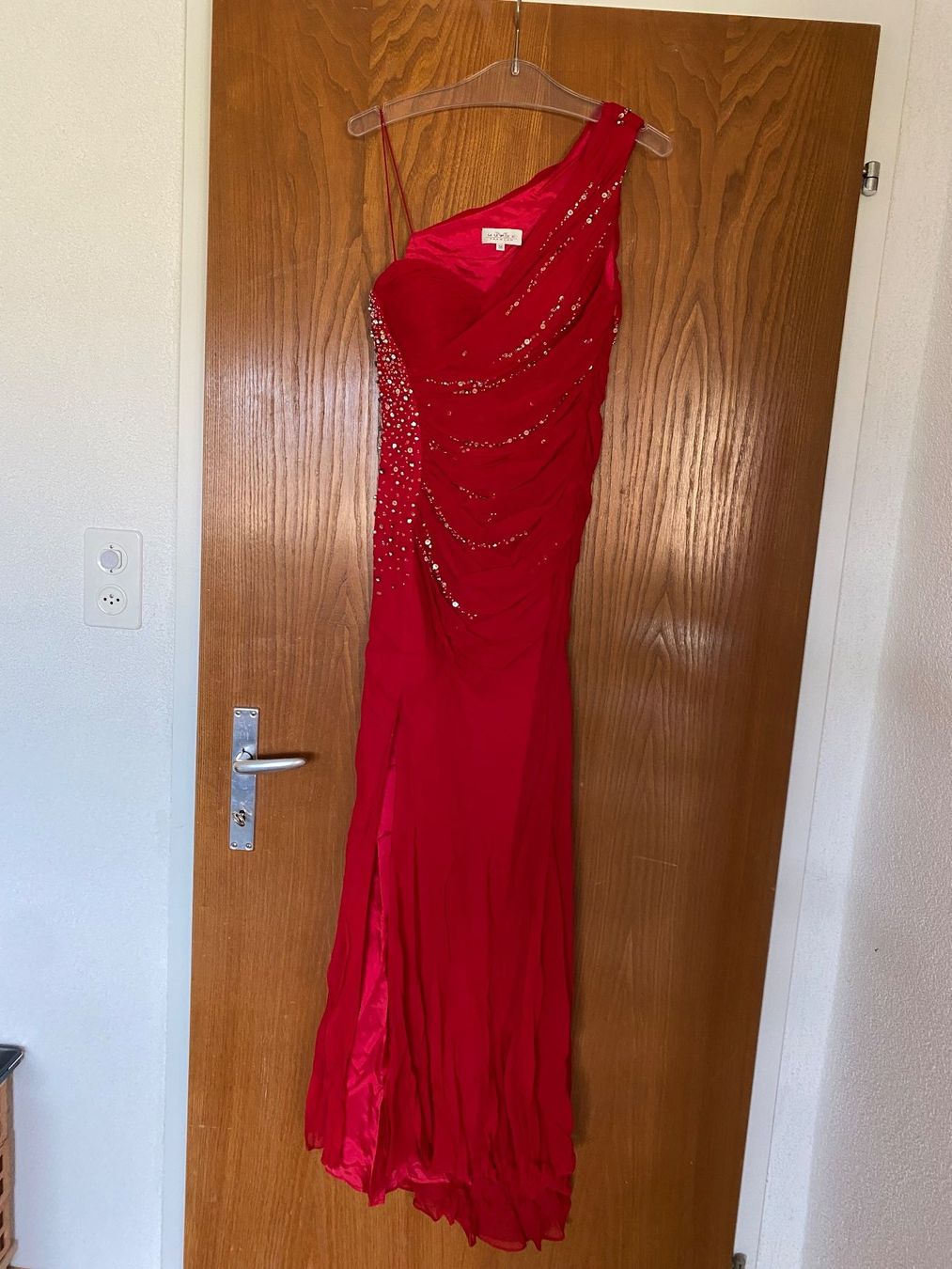Robes: Abendkleid rot Grösse S mit Steinen, – D'occasion à Zuzgen par tw7_rcv9