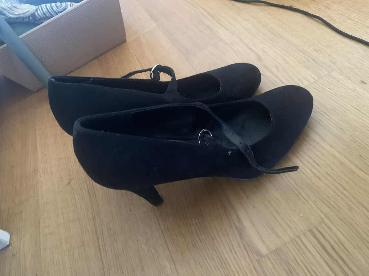 Damenschuhe: Schwarze Arianne Pumps, Gr. 39 – Gebraucht aus Basel von ari_xy65 1