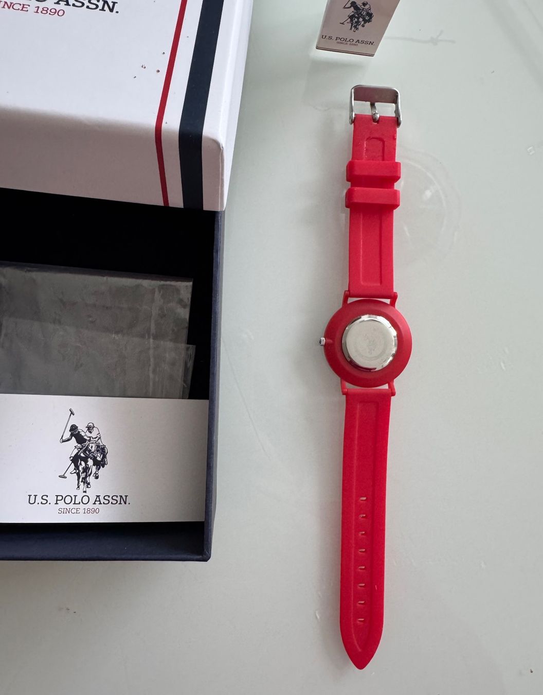 Orologi: U.S. Polo Assn. Uhr, Rot, oder Dunkelblau Neu mit Etikett, – Nuovo e nell'imballaggio originale da Adliswil venduto da Jessik0 1