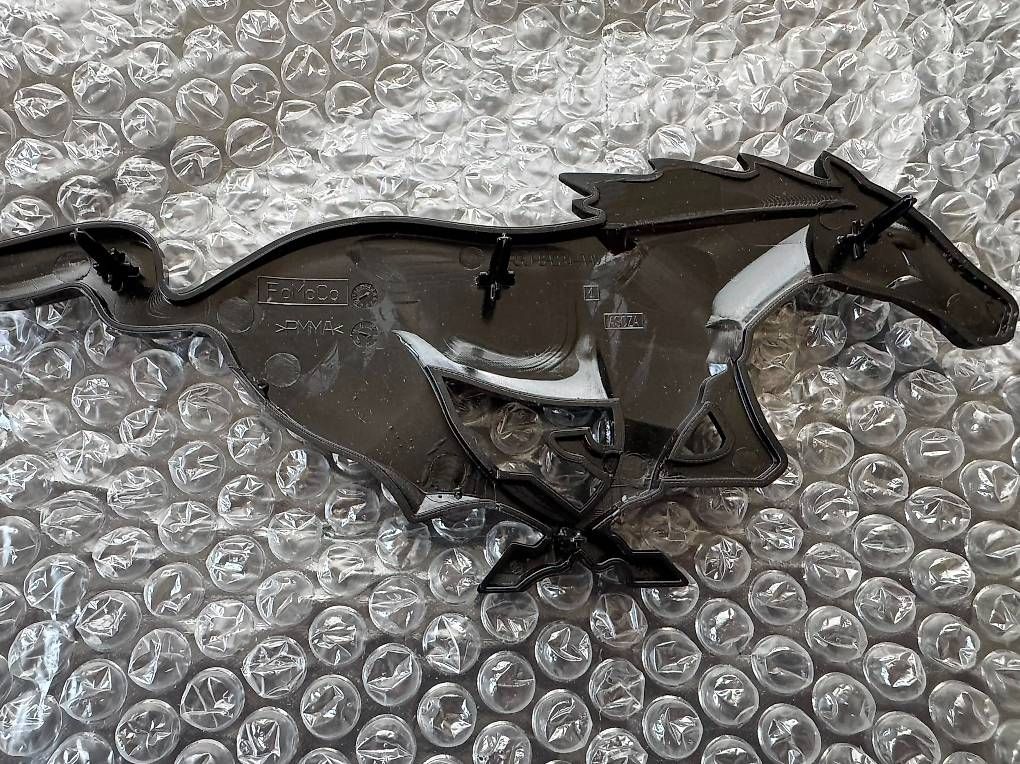 Ford Alle Autoersatzteile: Ford Mustang Stossstangen Emblem – Gebraucht aus Gümligen von luc_by5f 1