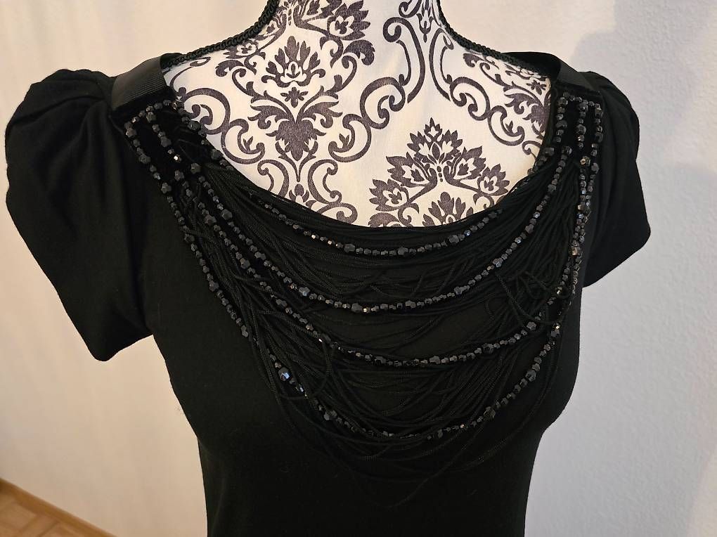 Kleider: Robe Sinequanone avec perles brodées – Gebraucht aus Genève von cec_d6pg 1