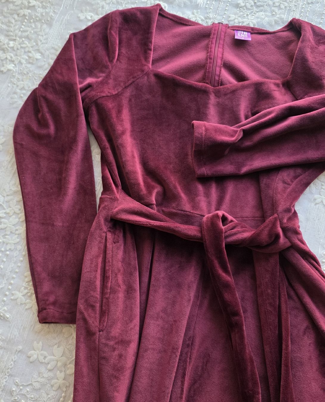 Tute: Wunderschöne Samtiger Jumpsuit in Weinrot, Grösse S – Usato da Rheinsulz venduto da Gilea 9