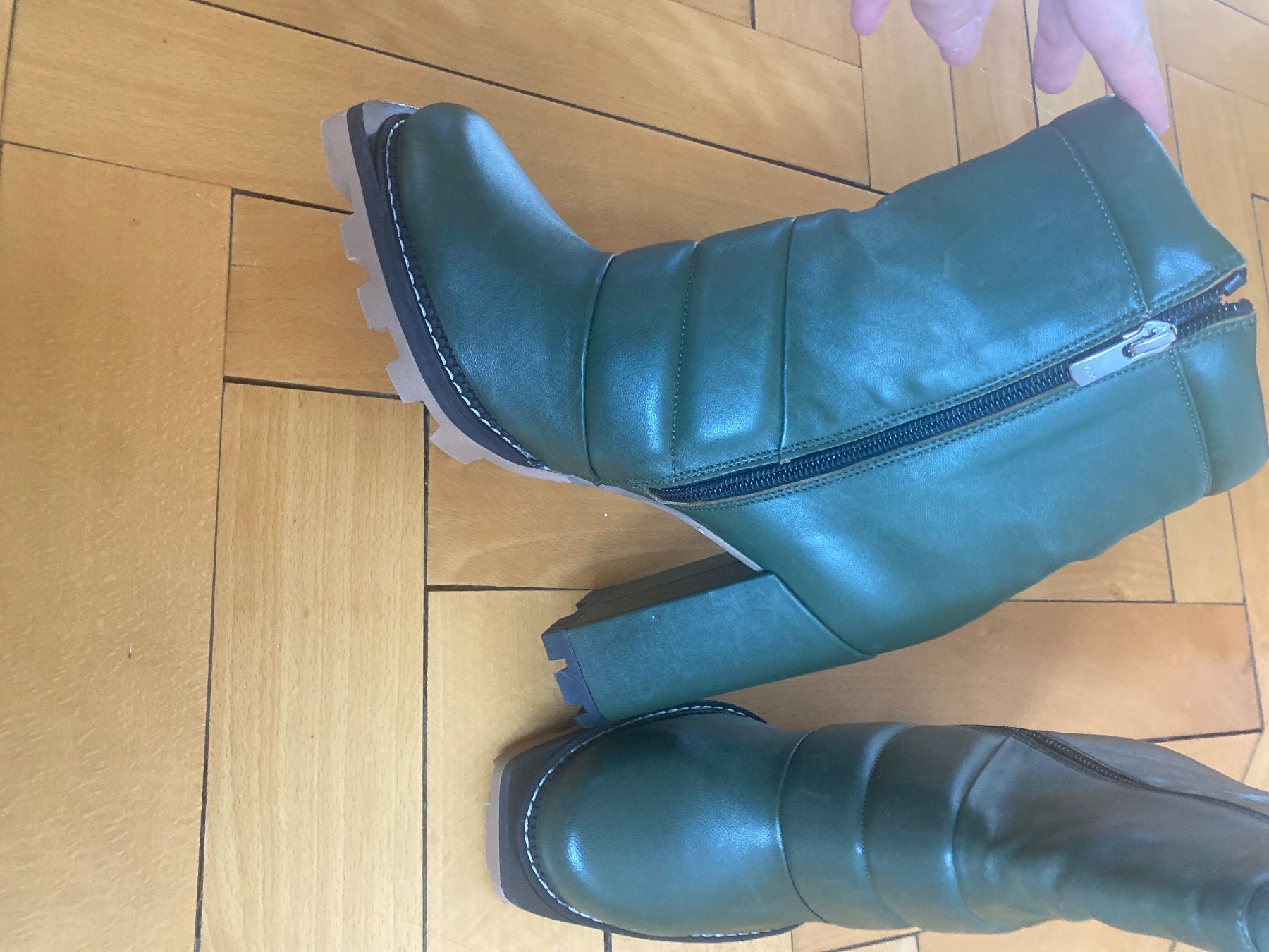 Scarpe da donna: Bottines vert olive neuves 40 – Usato da Küssnacht am Rigi venduto da CALIFRASQUI 1