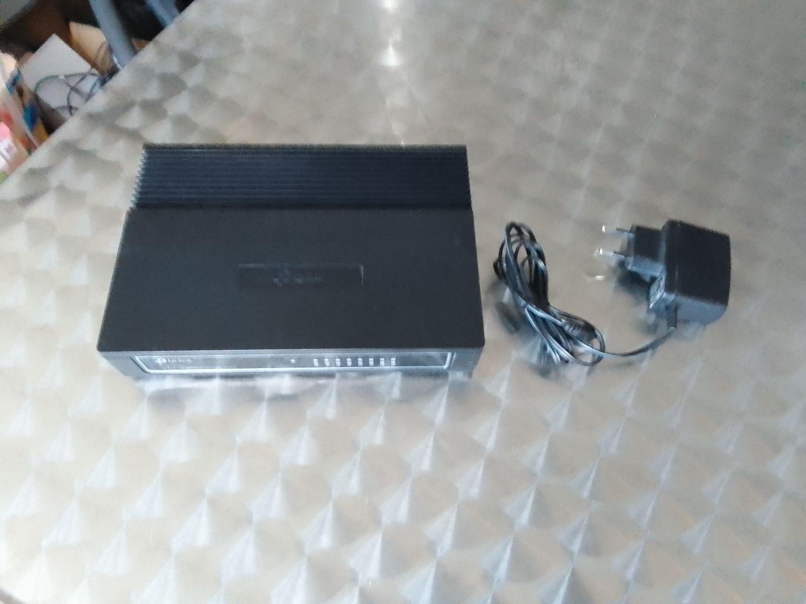 TP-Link Hub & Switch: 16 Port Switch TP LINK – Usato da Ebmatingen venduto da swiss.canadian