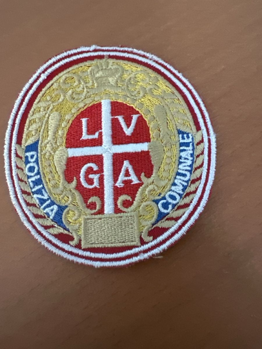 Toppe: Police Lugano - vintage vecchia uniforme donna – Usato da Morbio Inferiore venduto da Ecod