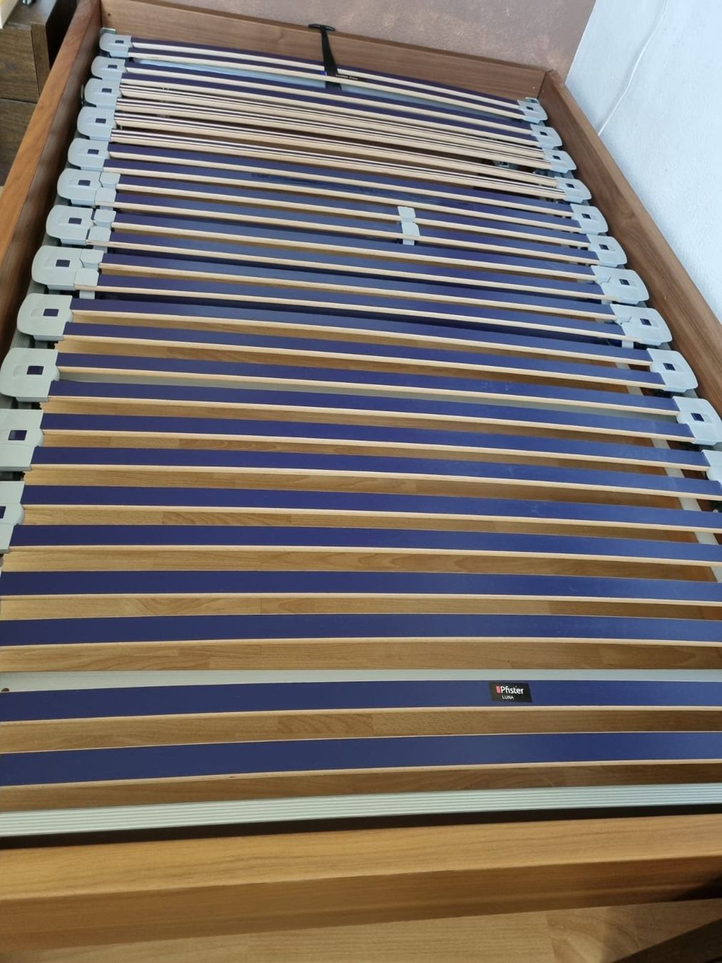 Pfister Betten: Bettrahmen 120x200 massiv Holz – Gebraucht aus Luzern von Hailun 1