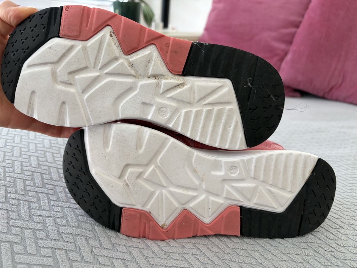 Scarpe per ragazze: Turnschuhe Hallenschuhe Grösse 34 – Usato da Ostermundigen venduto da des_t9vv 2