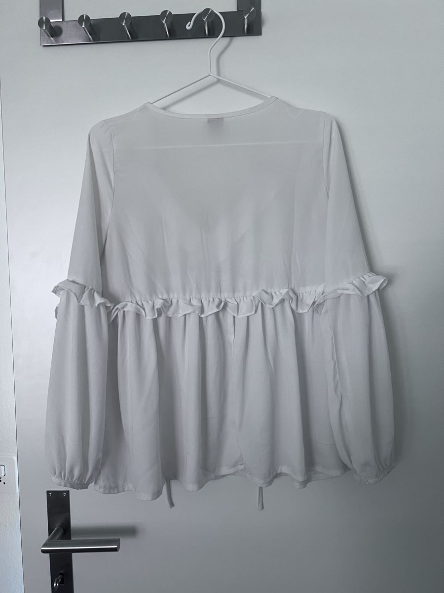 Blusen: Weisse Bluse mit Rüschen - Grösse XS – Gebraucht aus Neuenhof von UrbanBags 1