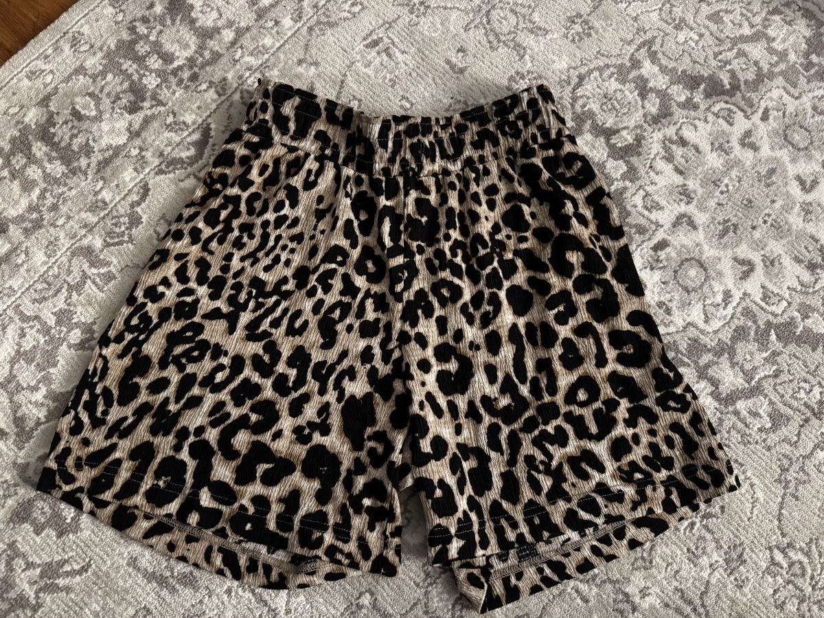 Pantaloni: Shorts Leo Print – Usato da Schaan venduto da kri_tsw8
