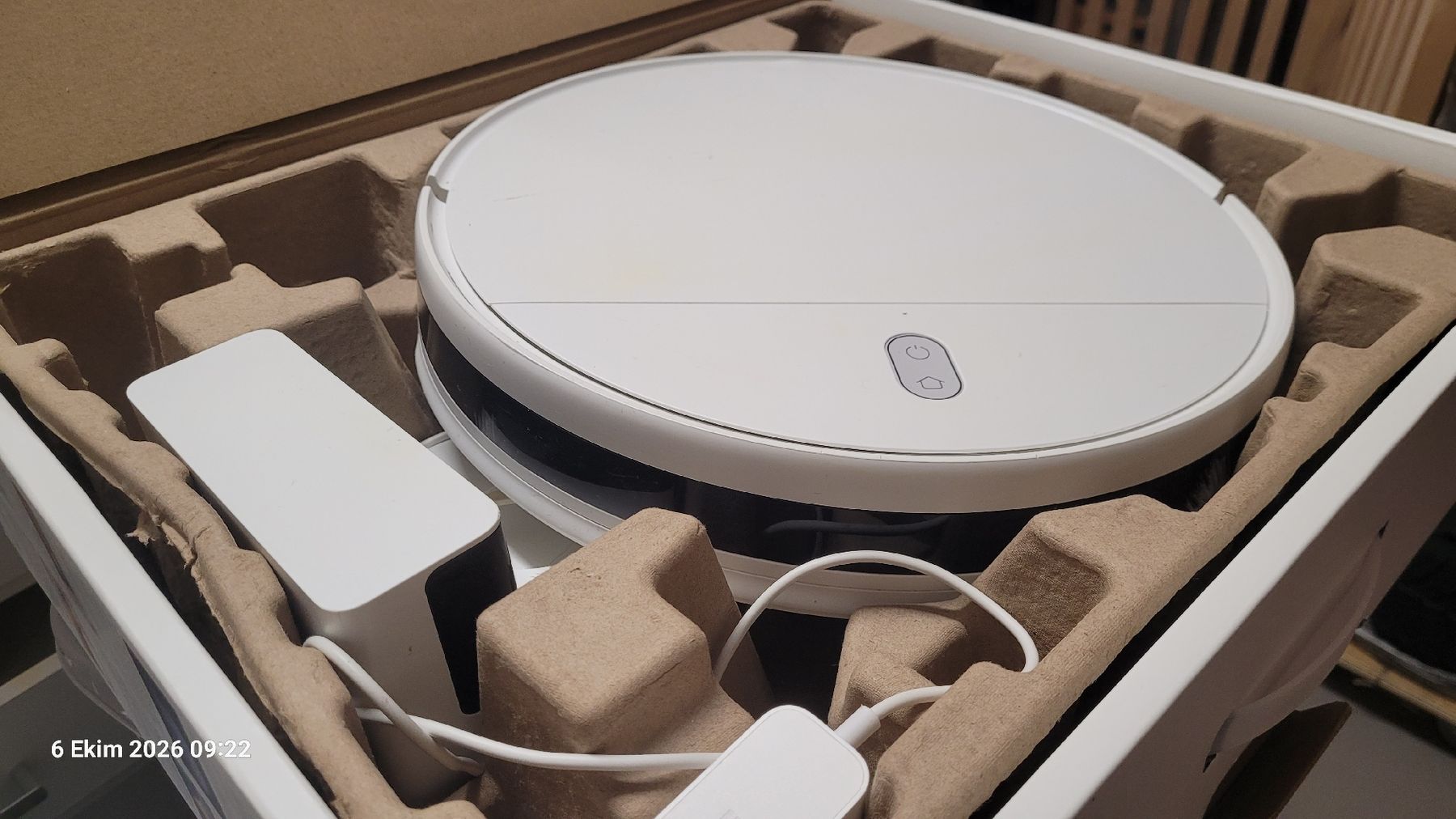 Xiaomi Aspirateurs & Accessoires: Mi Robot Vacuum-Mop Essential  – Neuf (Voir description) à Zürich par kka_x7bl
