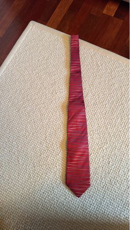Elegante Seiden Krawatte in Rot mit Muster